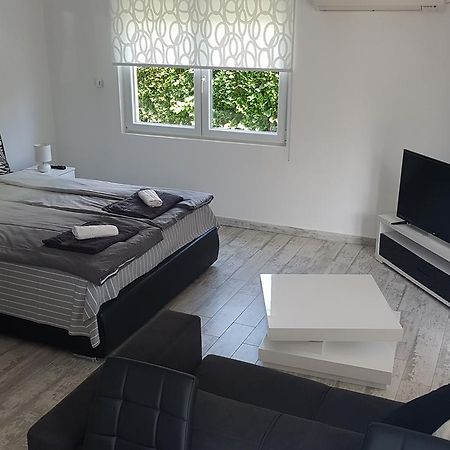 Apartment Azulmburgo Vrnjacka Banja Bagian luar foto