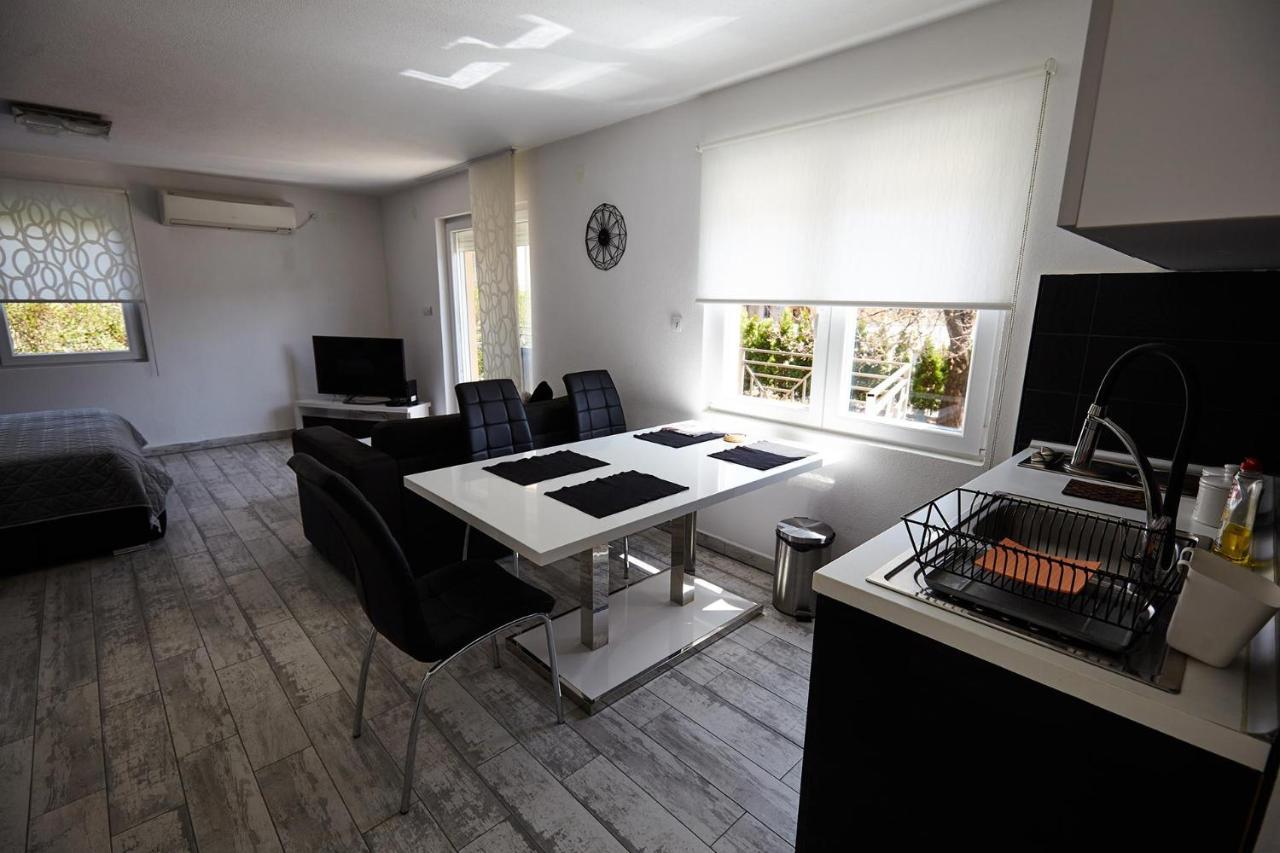Apartment Azulmburgo Vrnjacka Banja Bagian luar foto