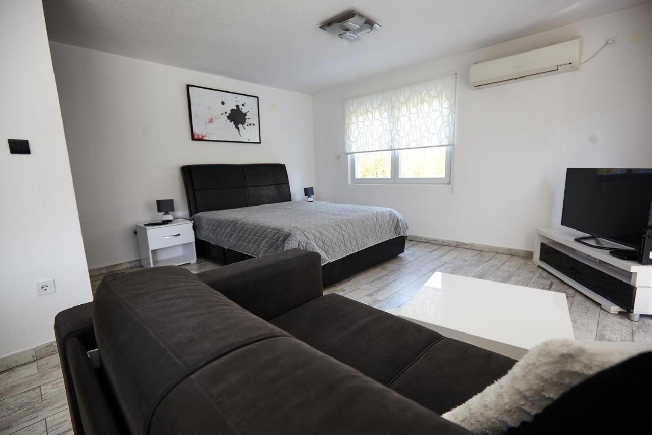 Apartment Azulmburgo Vrnjacka Banja Bagian luar foto