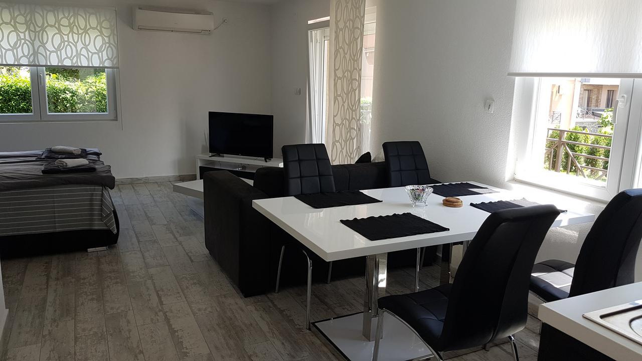 Apartment Azulmburgo Vrnjacka Banja Bagian luar foto
